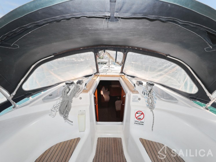 Bavaria 44 - Yacht Charter Sailica