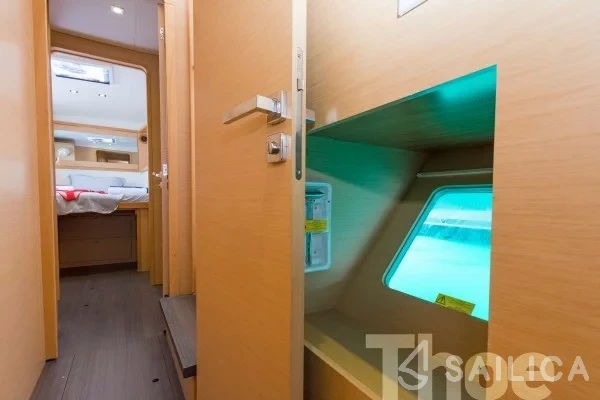 Lagoon 450  Flybridge - Yacht Charter Sailica