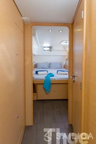 Lagoon 450  Flybridge - Yacht Charter Sailica