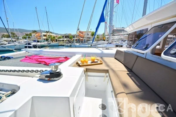 Lagoon 450  Flybridge - Yacht Charter Sailica