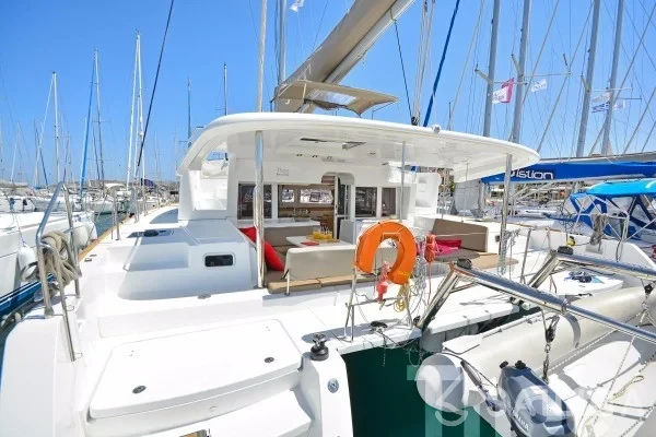Lagoon 450  Flybridge - Yacht Charter Sailica