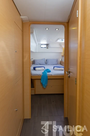 Lagoon 450  Flybridge - Yacht Charter Sailica