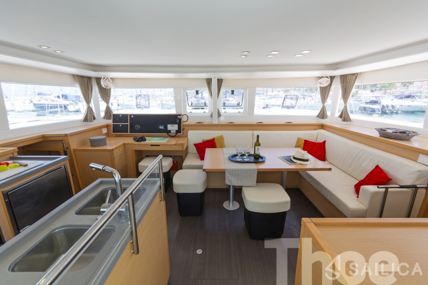 Lagoon 450  Flybridge - Yacht Charter Sailica