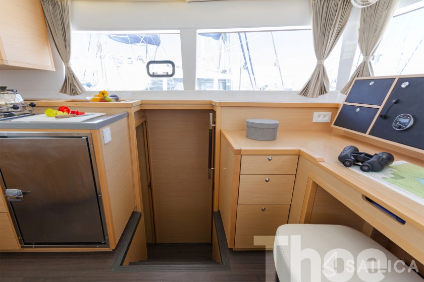 Lagoon 450  Flybridge - Yacht Charter Sailica