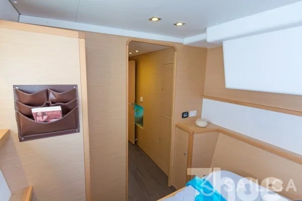 Lagoon 450  Flybridge - Yacht Charter Sailica
