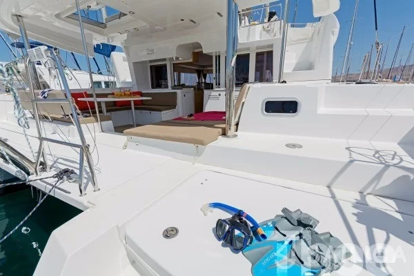 Lagoon 450  Flybridge - Yacht Charter Sailica