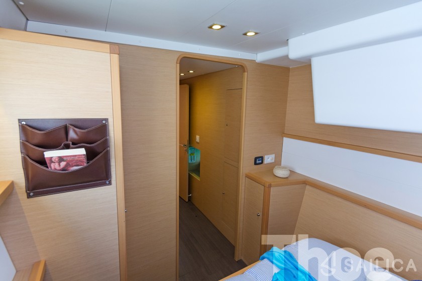Lagoon 450  Flybridge - Yacht Charter Sailica