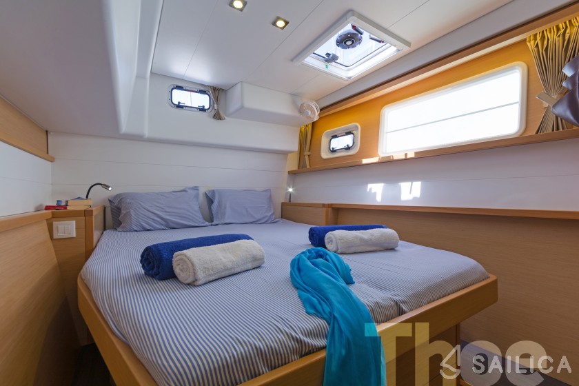 Lagoon 450  Flybridge - Yacht Charter Sailica