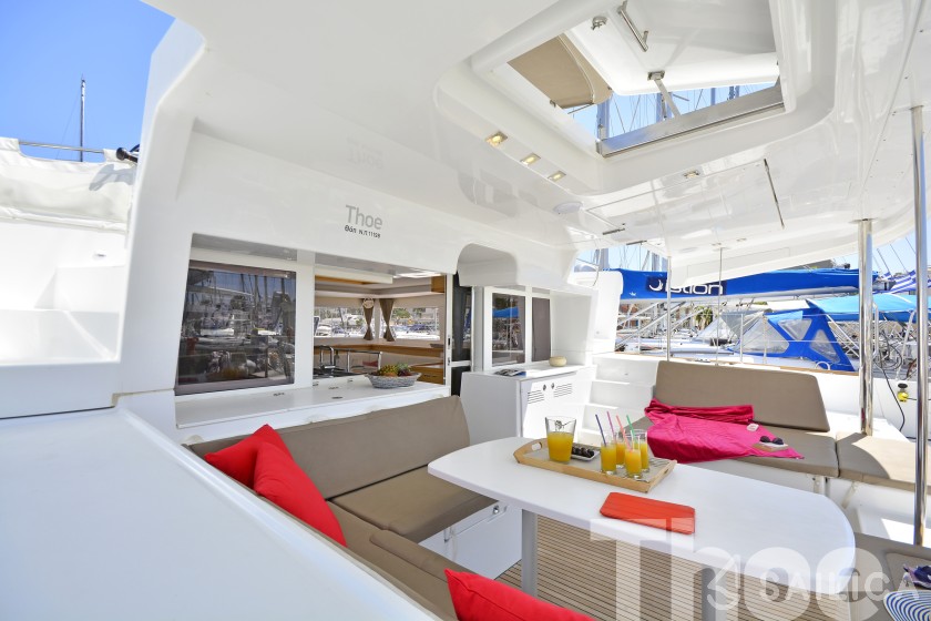 Lagoon 450  Flybridge - Yacht Charter Sailica