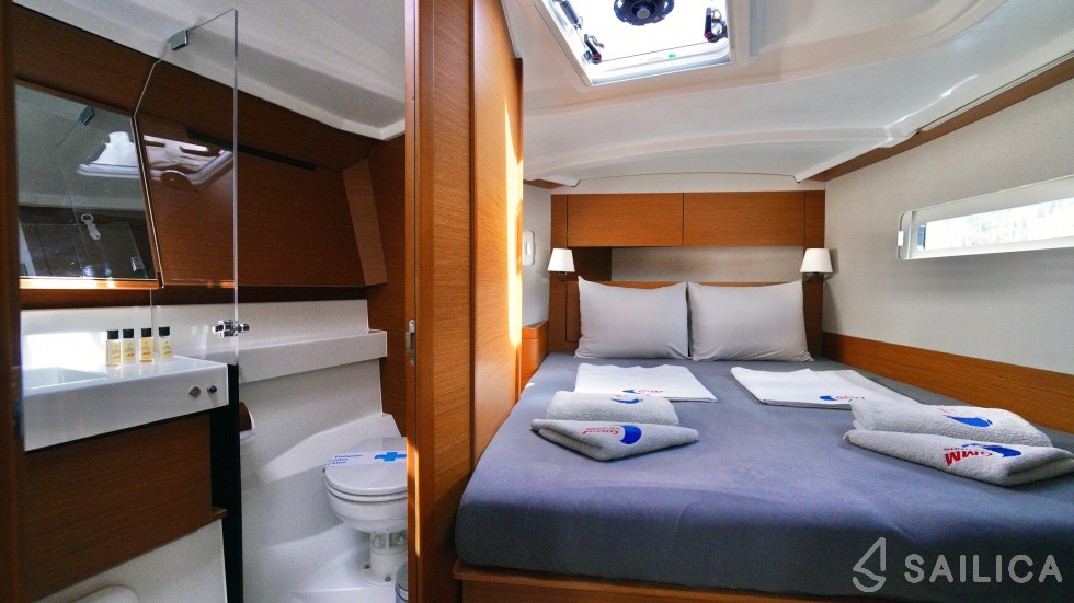 Sun Odyssey 410 - Yacht Charter Sailica