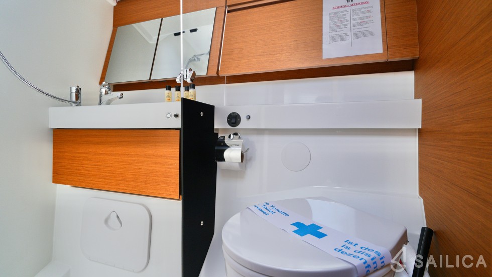 Sun Odyssey 410 - Yacht Charter Sailica