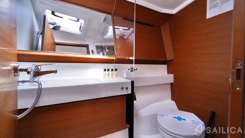 Sun Odyssey 410 - Yacht Charter Sailica