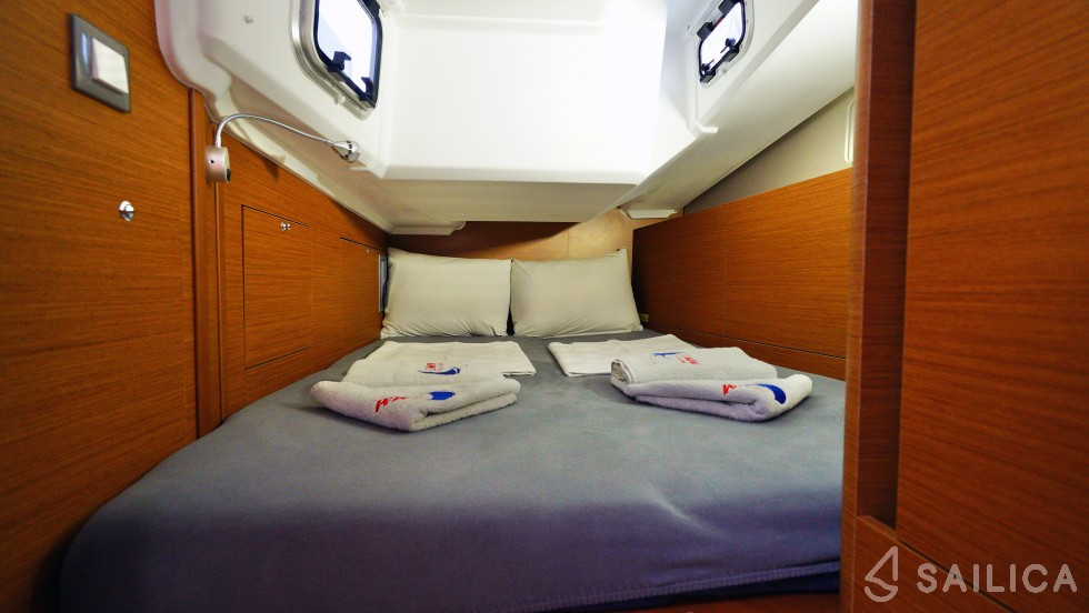 Sun Odyssey 410 - Yacht Charter Sailica
