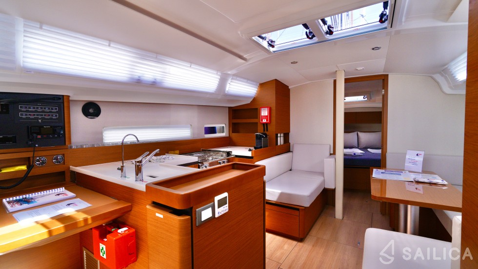 Sun Odyssey 410 - Yacht Charter Sailica