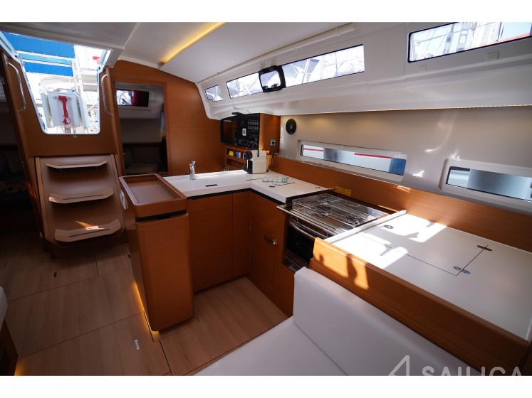 Sun Odyssey 410 - Yacht Charter Sailica