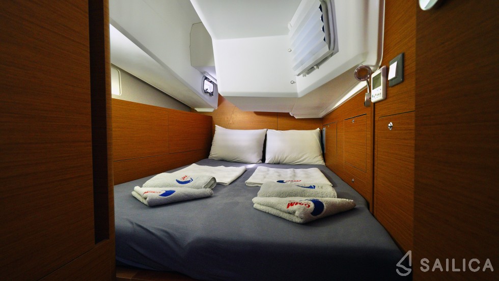 Sun Odyssey 410 - Yacht Charter Sailica