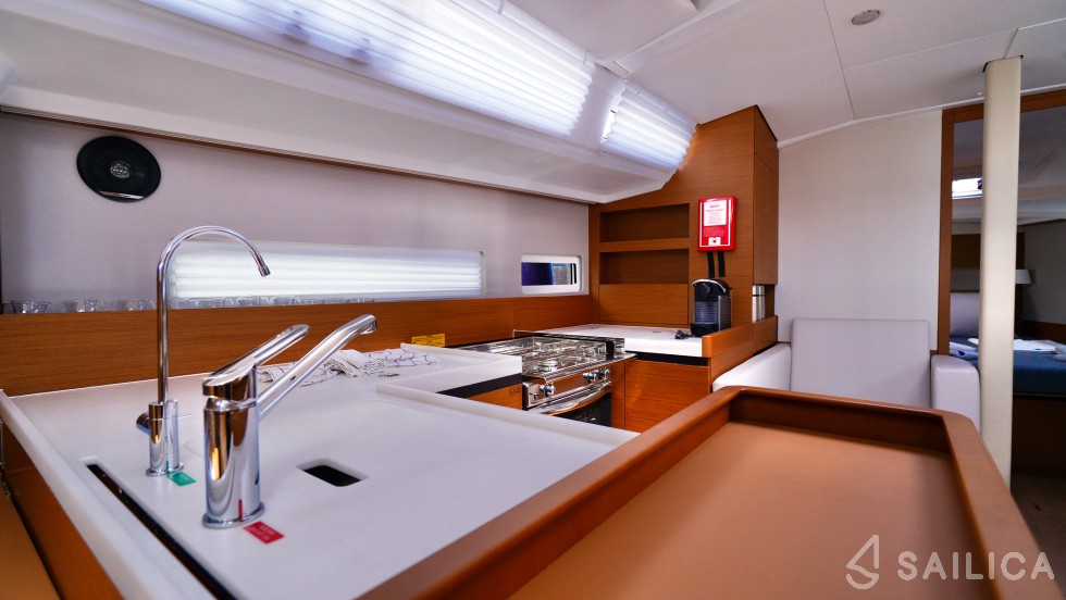 Sun Odyssey 410 - Yacht Charter Sailica