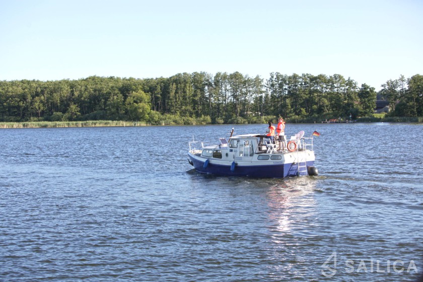 Motorboat - Yacht Charter Sailica