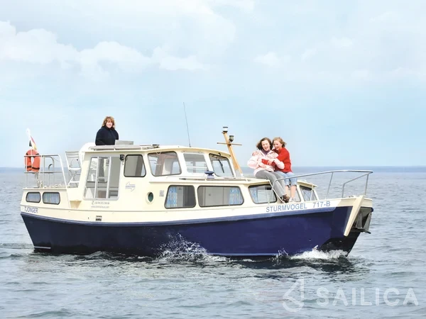 Motorboat - Yacht Charter Sailica