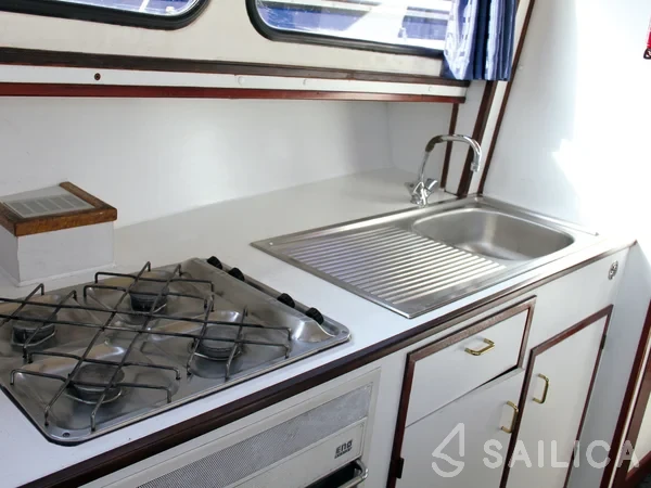 Motorboat - Yacht Charter Sailica
