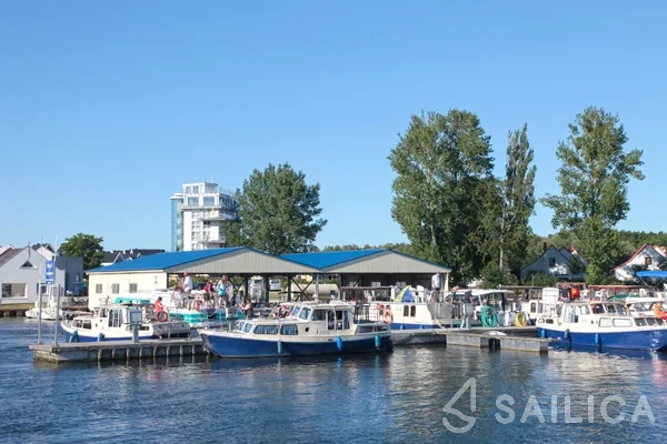Motorboat - Yacht Charter Sailica