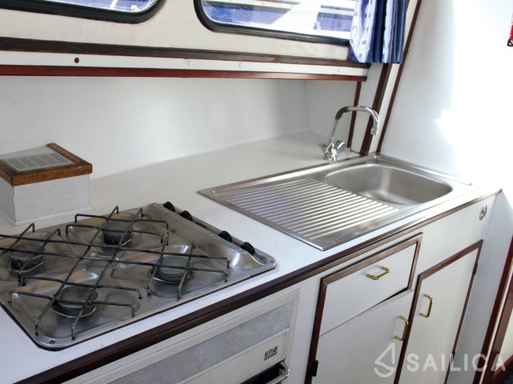 Motorboat - Yacht Charter Sailica