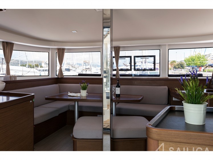Lagoon 42 - Yacht Charter Sailica