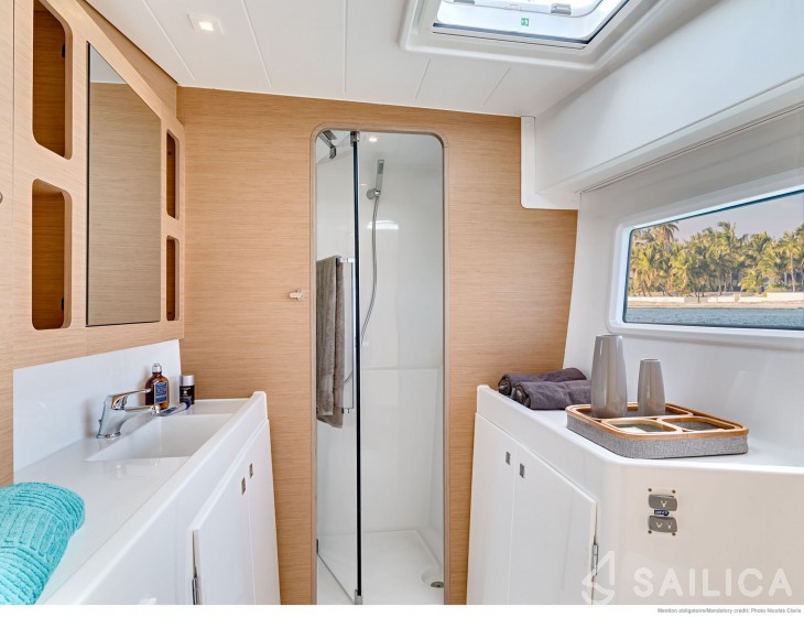 Lagoon 42 - Yacht Charter Sailica