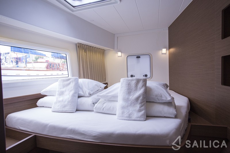 Lagoon 42 - Yacht Charter Sailica