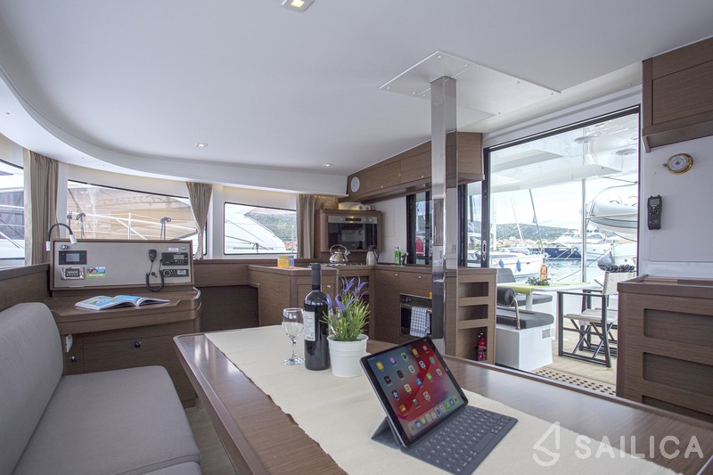 Lagoon 42 - Yacht Charter Sailica
