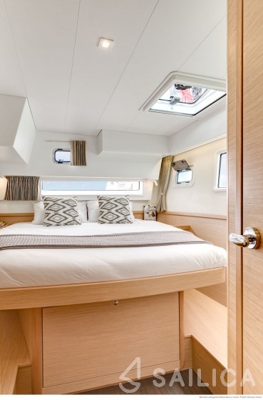 Lagoon 42 - Yacht Charter Sailica