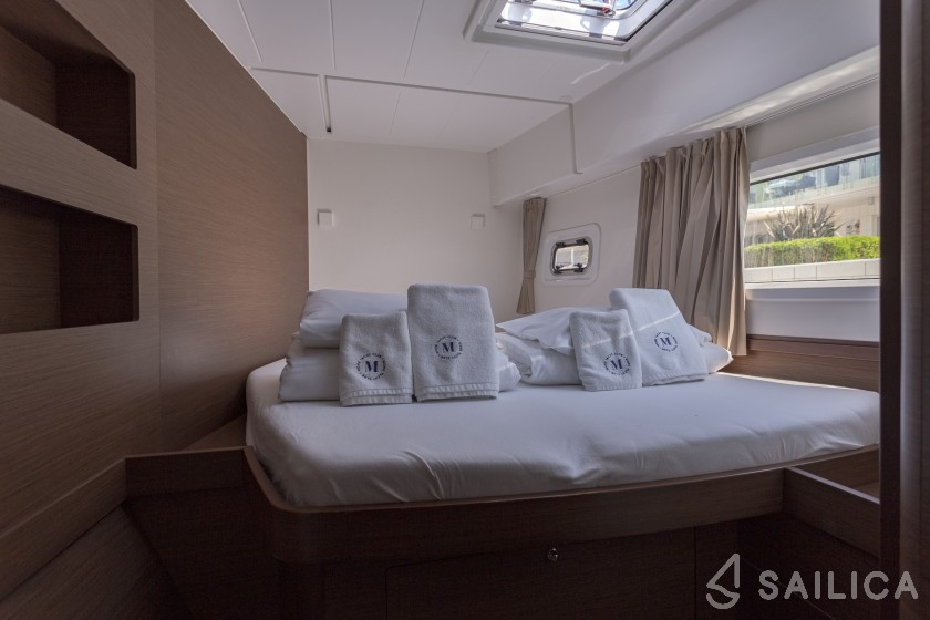 Lagoon 42 - Yacht Charter Sailica