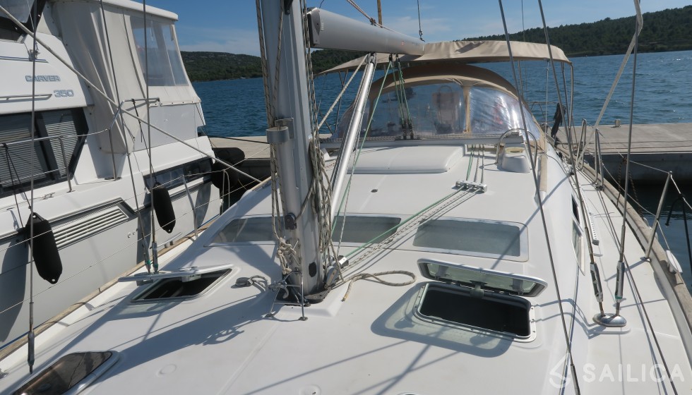 Oceanis 423 - Yacht Charter Sailica