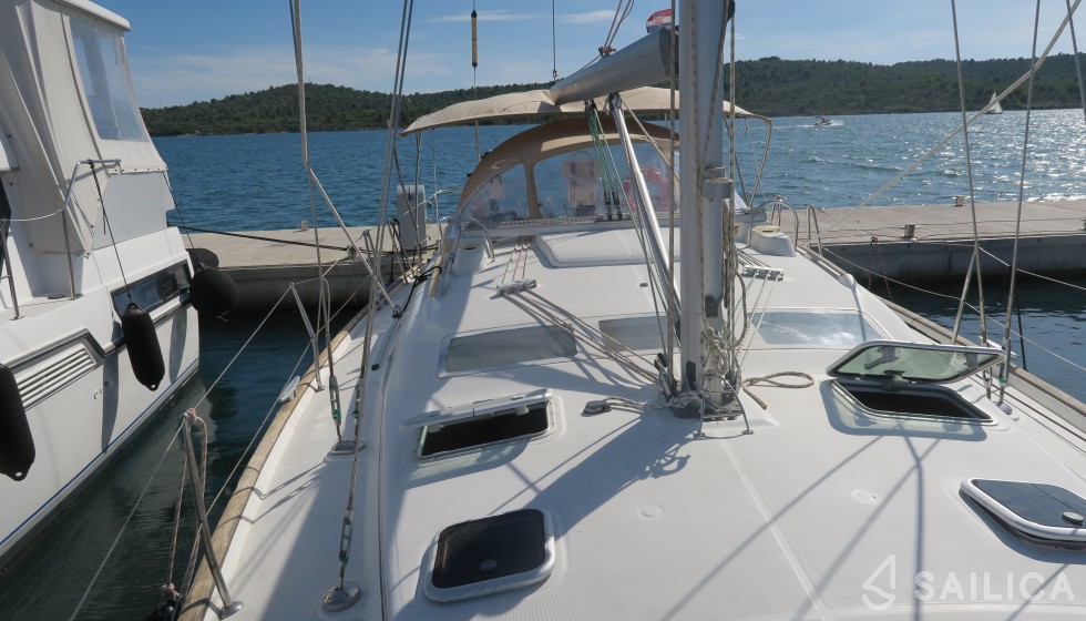 Oceanis 423 - Yacht Charter Sailica
