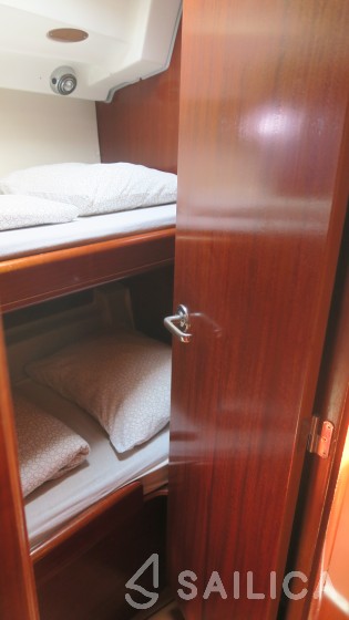 Oceanis 423 - Yacht Charter Sailica