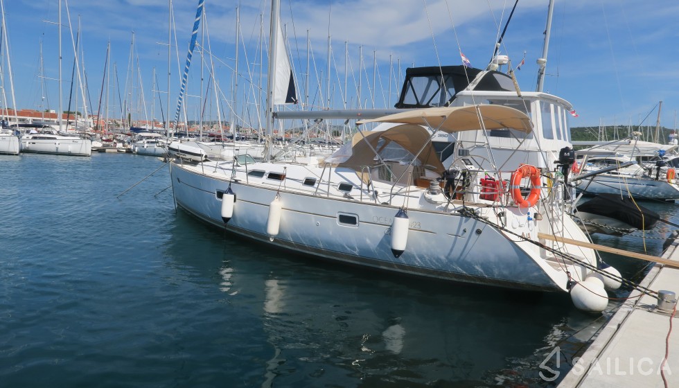 Oceanis 423 - Yacht Charter Sailica