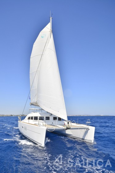 Lagoon 380 S2 - Yacht Charter Sailica
