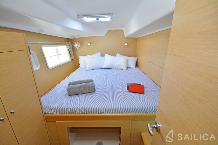 Lagoon 380 S2 - Yacht Charter Sailica