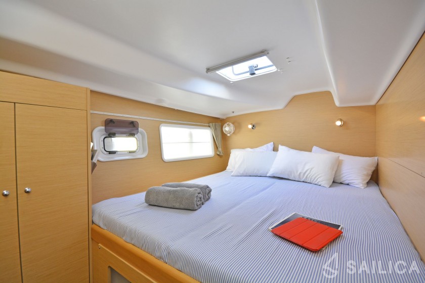 Lagoon 380 S2 - Yacht Charter Sailica