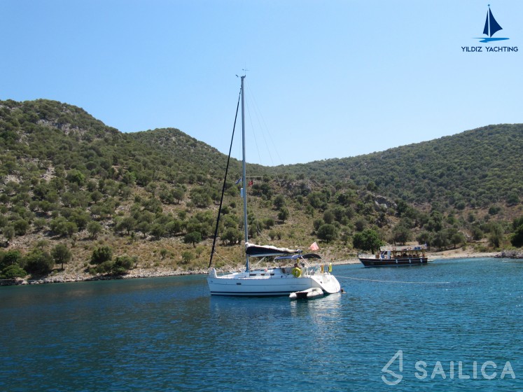 Oceanis 323 - Yacht Charter Sailica