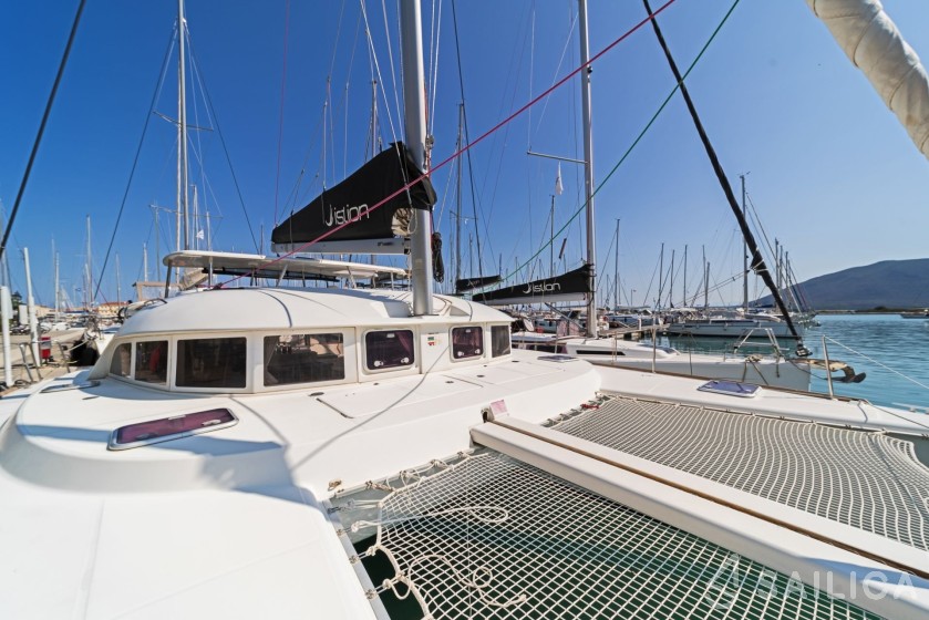 Lagoon 380 - Yacht Charter Sailica