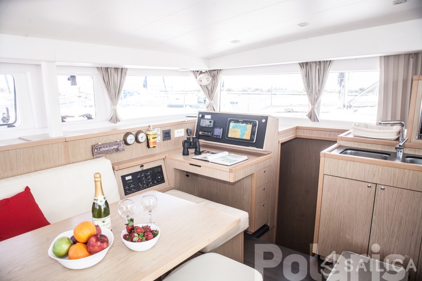 Lagoon 400 S2 - Yacht Charter Sailica