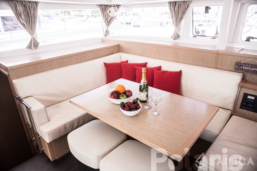 Lagoon 400 S2 - Yacht Charter Sailica