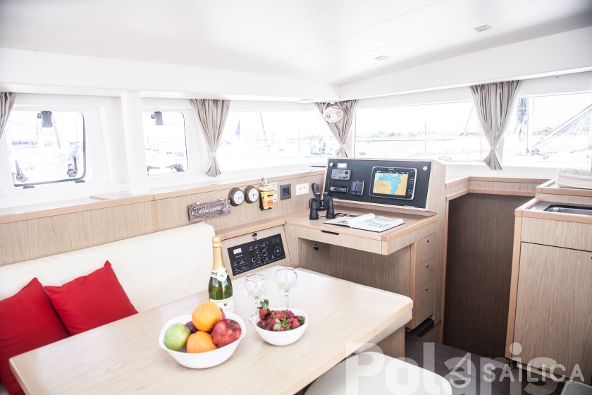 Lagoon 400 S2 - Yacht Charter Sailica