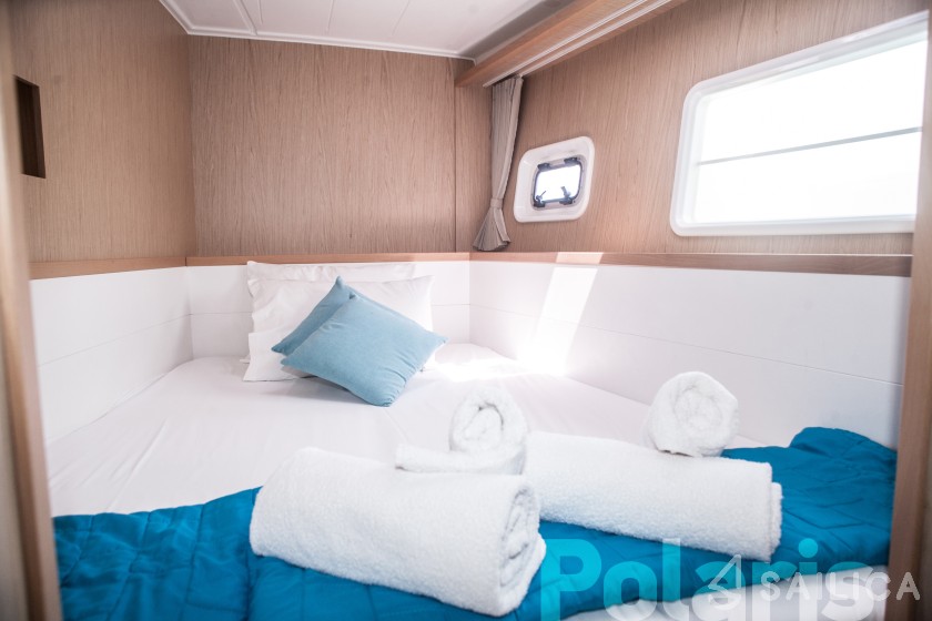 Lagoon 400 S2 - Yacht Charter Sailica