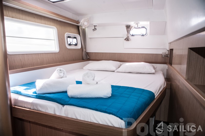 Lagoon 400 S2 - Yacht Charter Sailica