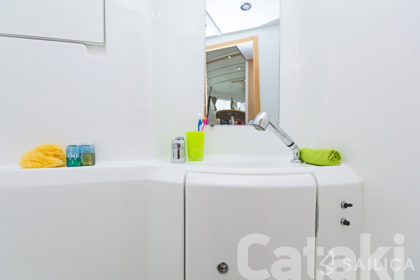 Lagoon 380 S2 - Yacht Charter Sailica