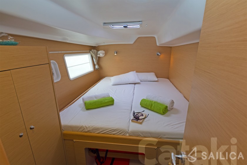 Lagoon 380 S2 - Yacht Charter Sailica