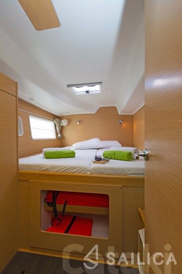 Lagoon 380 S2 - Yacht Charter Sailica