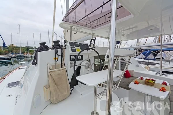 Lagoon 380 S2 - Yacht Charter Sailica